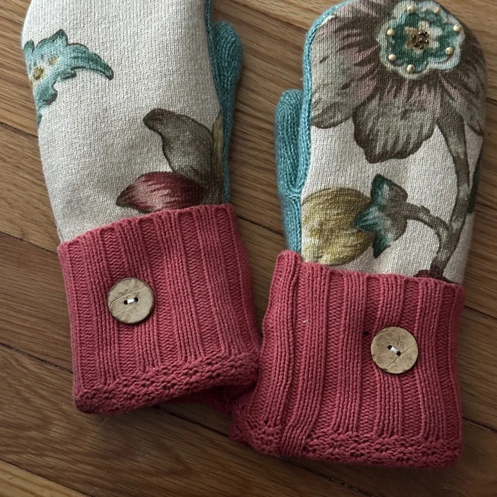 Upcycled Wool Mittens Handmade from Wool Sweaters, Fleece Lined - Picture 4 of 5